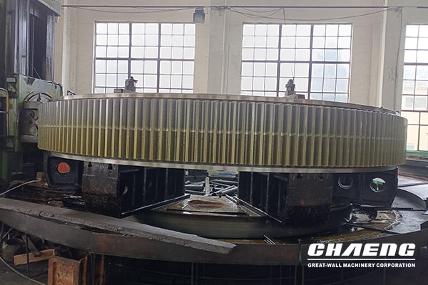 How do large ring gear casting manufacturers use molds to produce large girth gears?